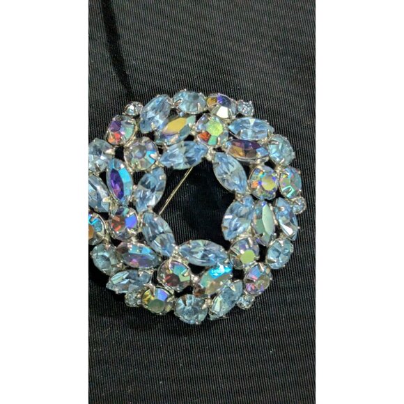 Vintage Weiss Blue Rhinestone Brooch Pin Round Wreath   Sparkle Jewelry Estate - Picture 6 of 8